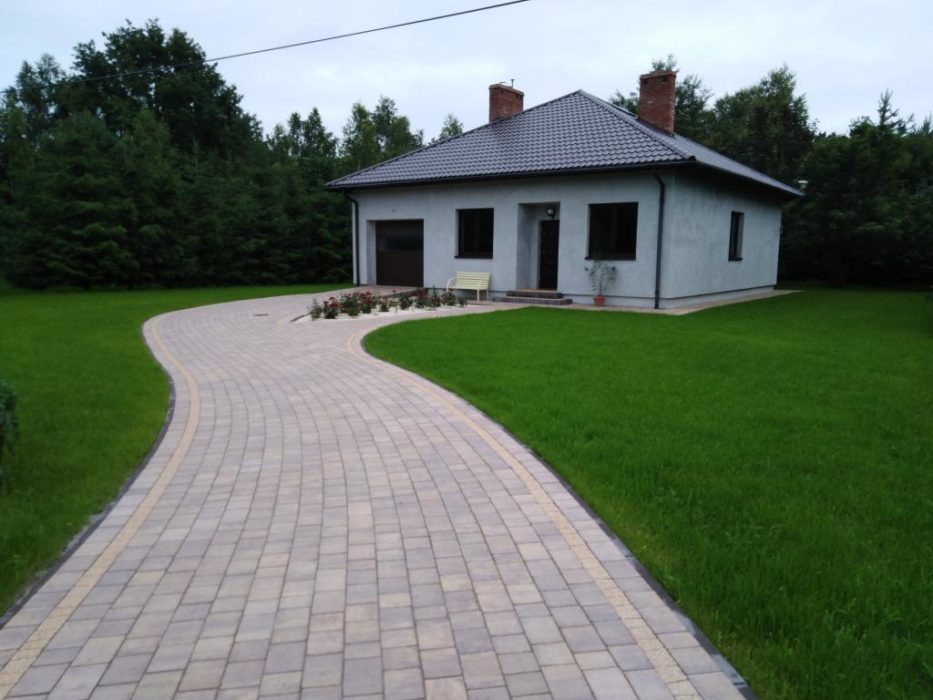 Kolejny trawnik ukończony